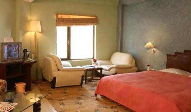 Sarovar Portico Badrinath Otel Joshīmath Oda fotoğraf